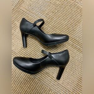 Clarks Ambyr Shine Mary Jane Black Comfort Pumps Women’s Sz 7.5 New